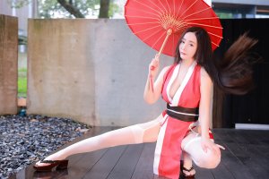 女模允爾超像杨幂 COS不知火舞造福网友