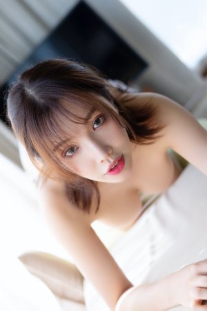 嫩模黄楽然内衣私房照，性感双峰让人血脉喷张