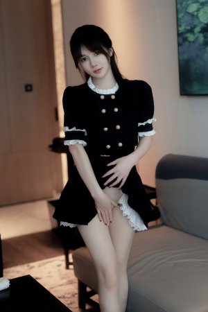 领个妹子回家要不要？萌妹子女仆清纯又听话