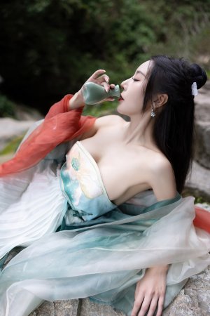 温柔小娘子千杯不醉，江湖一别何日君再来