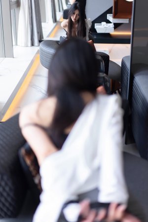 前有大咪咪后有大屁股，女友的欲望猛如虎