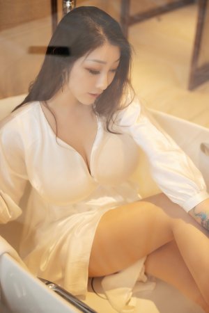 这才叫丰乳肥臀！妲己Toxic身姿妖娆无比诱惑