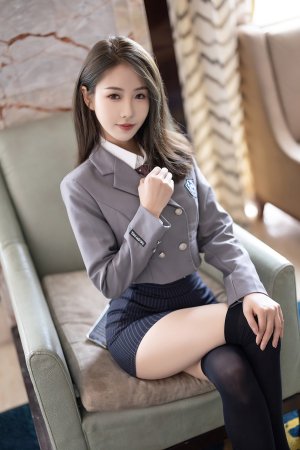 甜美女孩的沙发性爱 第一人称视角沉浸体验